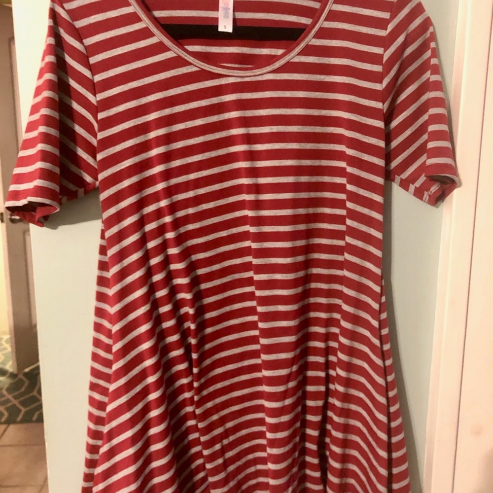 [Lularoe] Small Perfect Tee